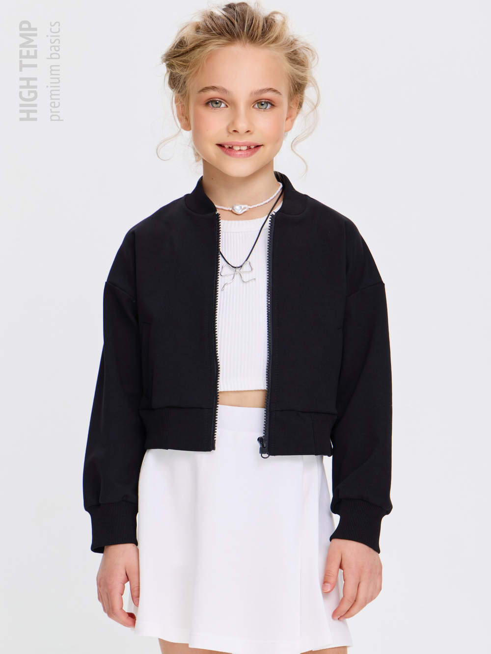 Укороченный бомбер из футера на молнии