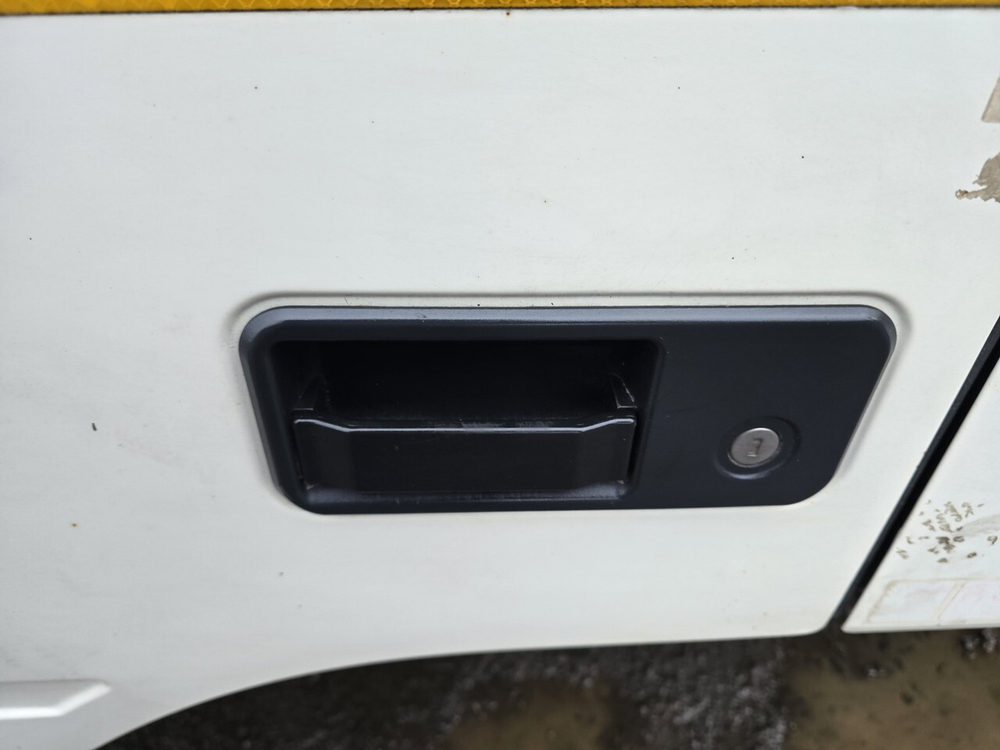 Дверь левая 2017г.