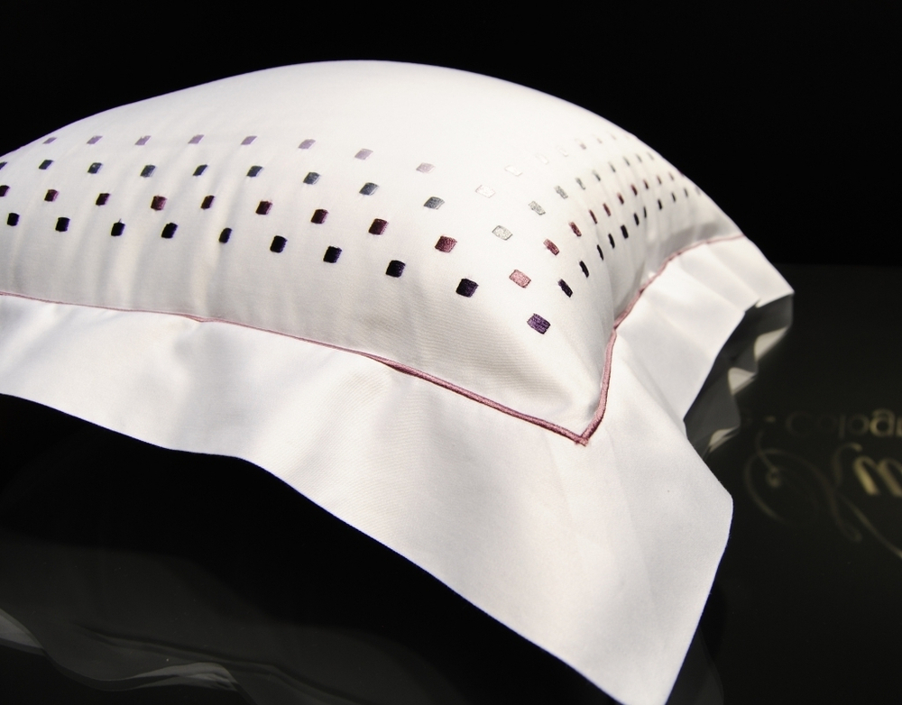 Пододеяльник 200х220 Christian Fischbacher Luxury Nights Dancing Squares 560 красный Швейцария цвет