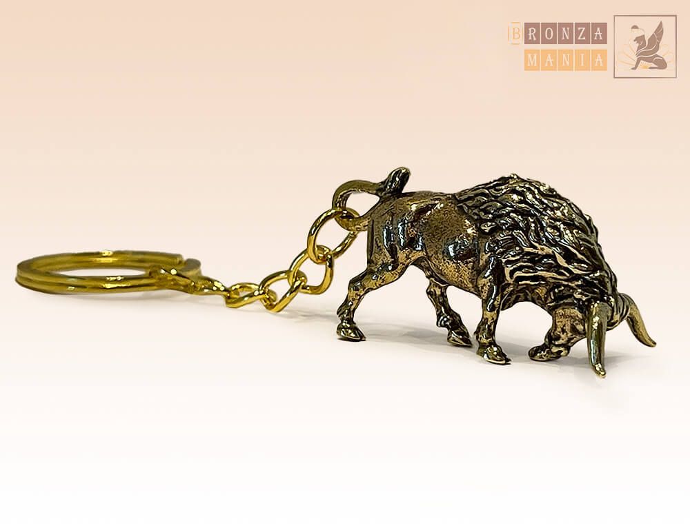 брелок Бык атакующий