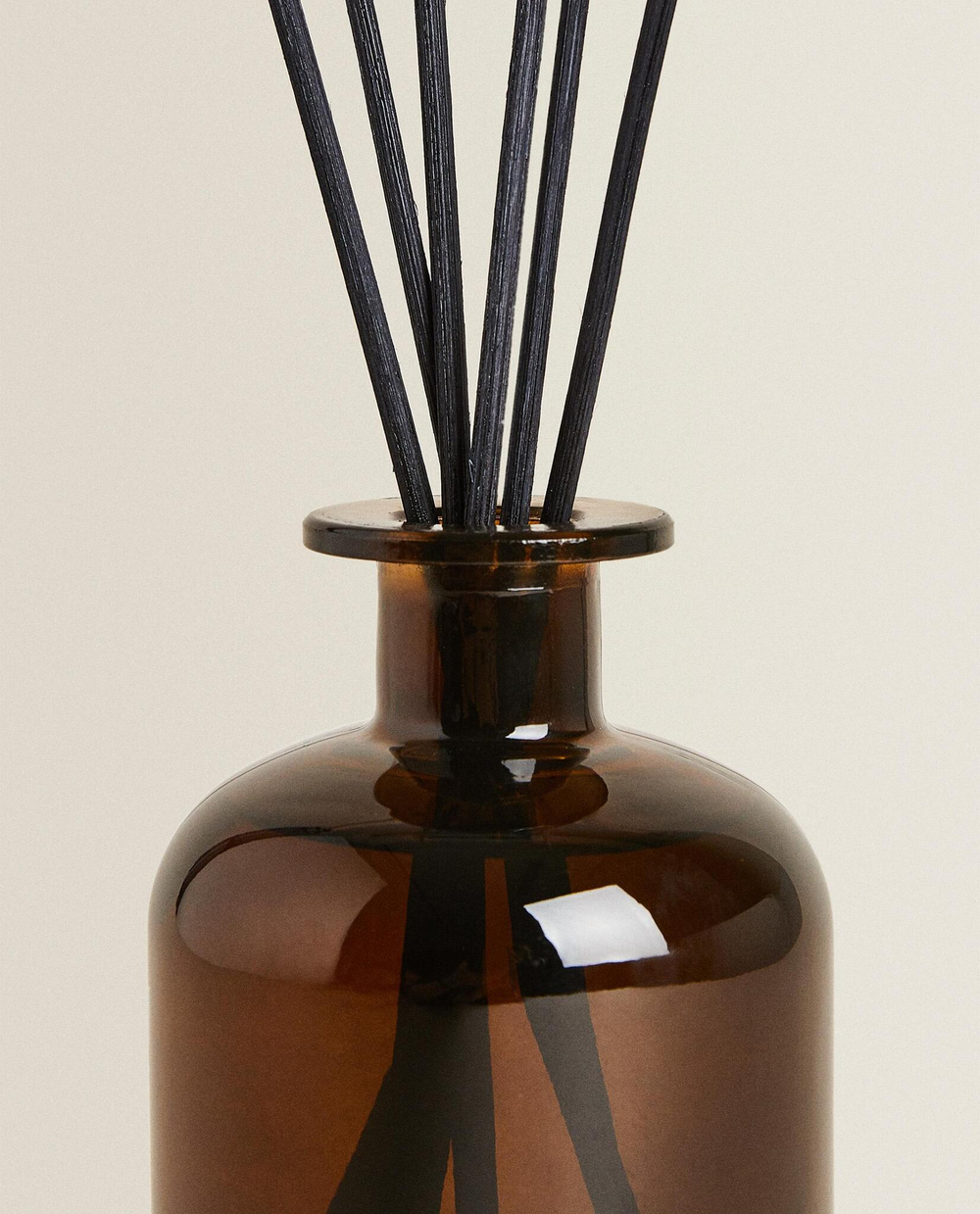 Zara Home MUSK SHADES REED DIFFUSERS — ароматический диффузор с тростниковыми палочками, Мускусные оттенки, 500 мл