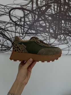 Кроссовки из натуральной замши