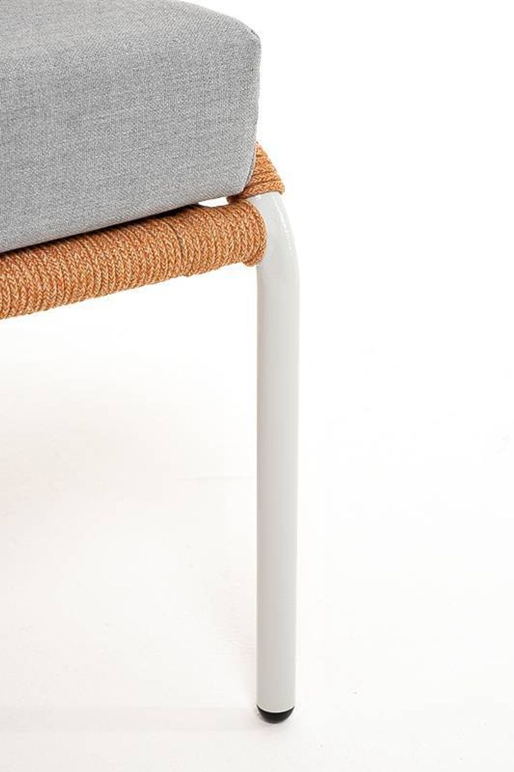 "Милан" диван 2-местный плетеный из роупа, каркас алюминий светло-серый (RAL7035) муар, роуп оранжевый меланж круглый, ткань светло-серая