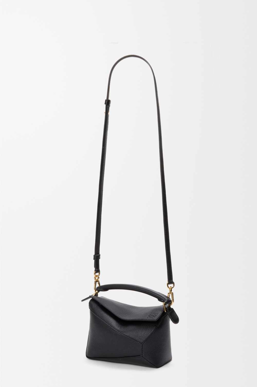 Loewe Мини-сумка Puzzle Edge из мягкой зернистой телячьей кожи, черный