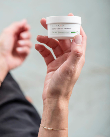 Neuro Cannabis Repair Ointment - Заживляющий нейрокрем для потрескавшейся и сухой кожи, в области локтей, рук, ступней, 50 гр