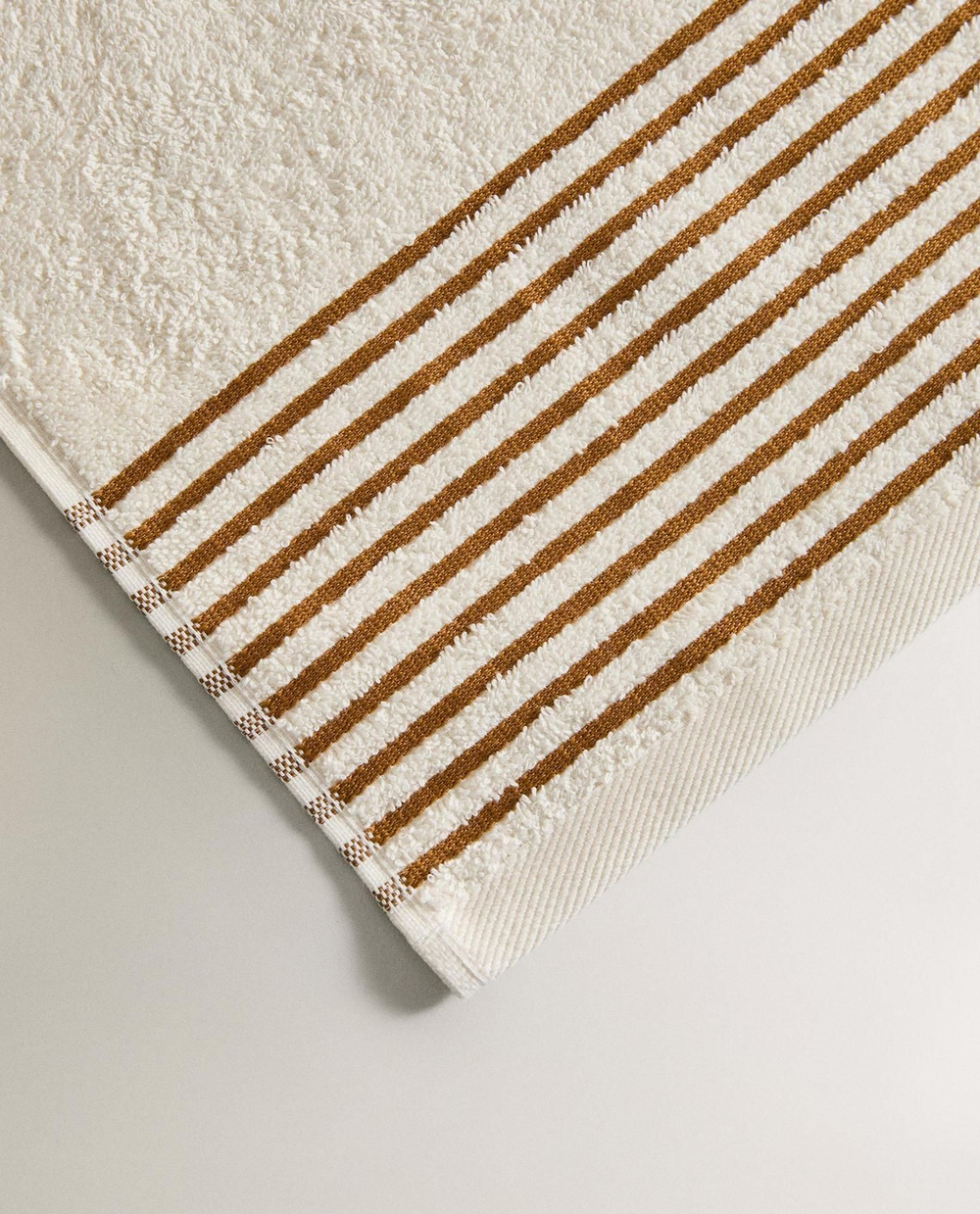 Zara Home - Банное полотенце с бордовым поясом, белый, 50х90 см