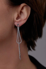 Серьги пусеты овалы с кристаллами в форме капли и тремя тонкими нитями