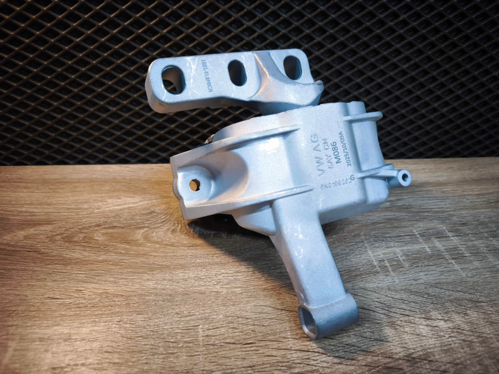 Опора двигателя правая VAG VW Tiguan 5N1  Audi Q3 8UB