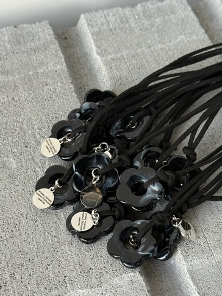 Подвеска цветочек в черном цвете