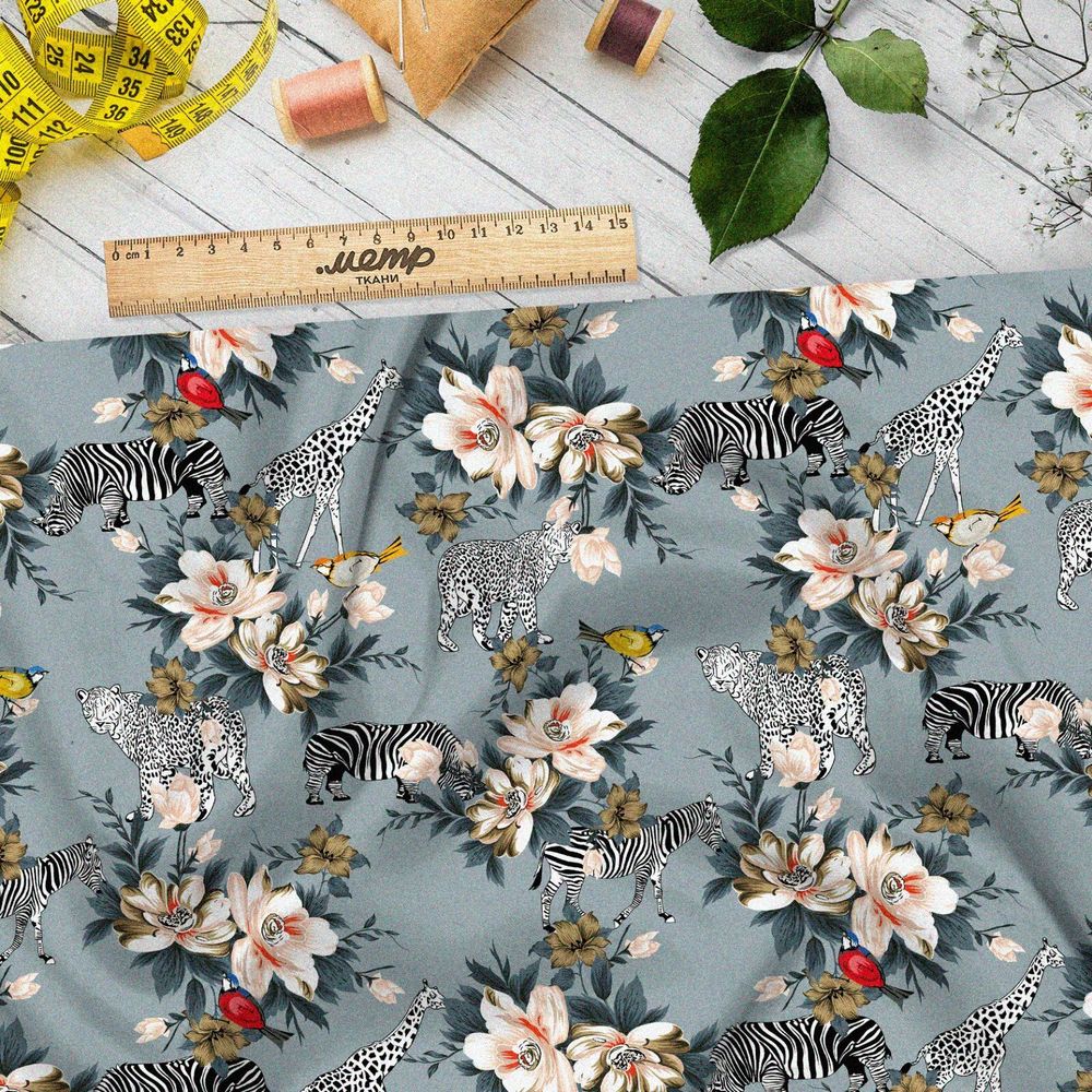 Ткань блэкаут цветы с животным миром