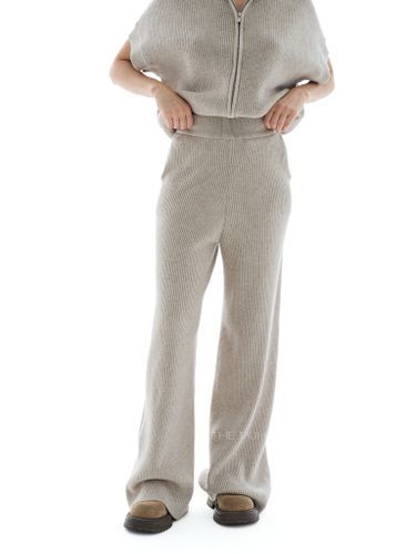 Бежевый трикотажный костюм с жилетом