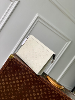 Louis Vuitton Pochette Voyage MM