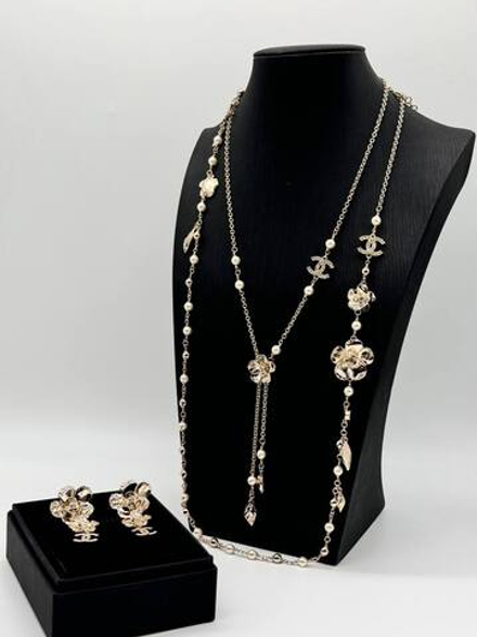 Бусы CHANEL