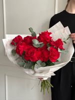 Букет из французских роз и эвкалипта