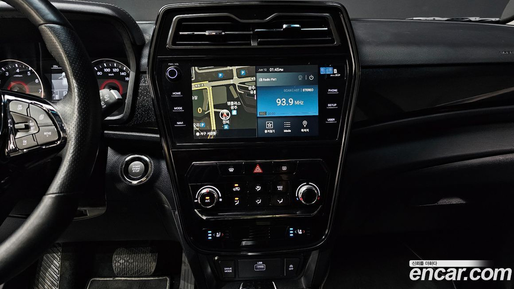 KG Mobility (Ssangyong) Very New Tivoli Бензин 1.5 2WD (10.2020)