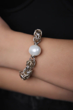 Браслет Византия с белым жемчугом Майорка, оттенок серебро