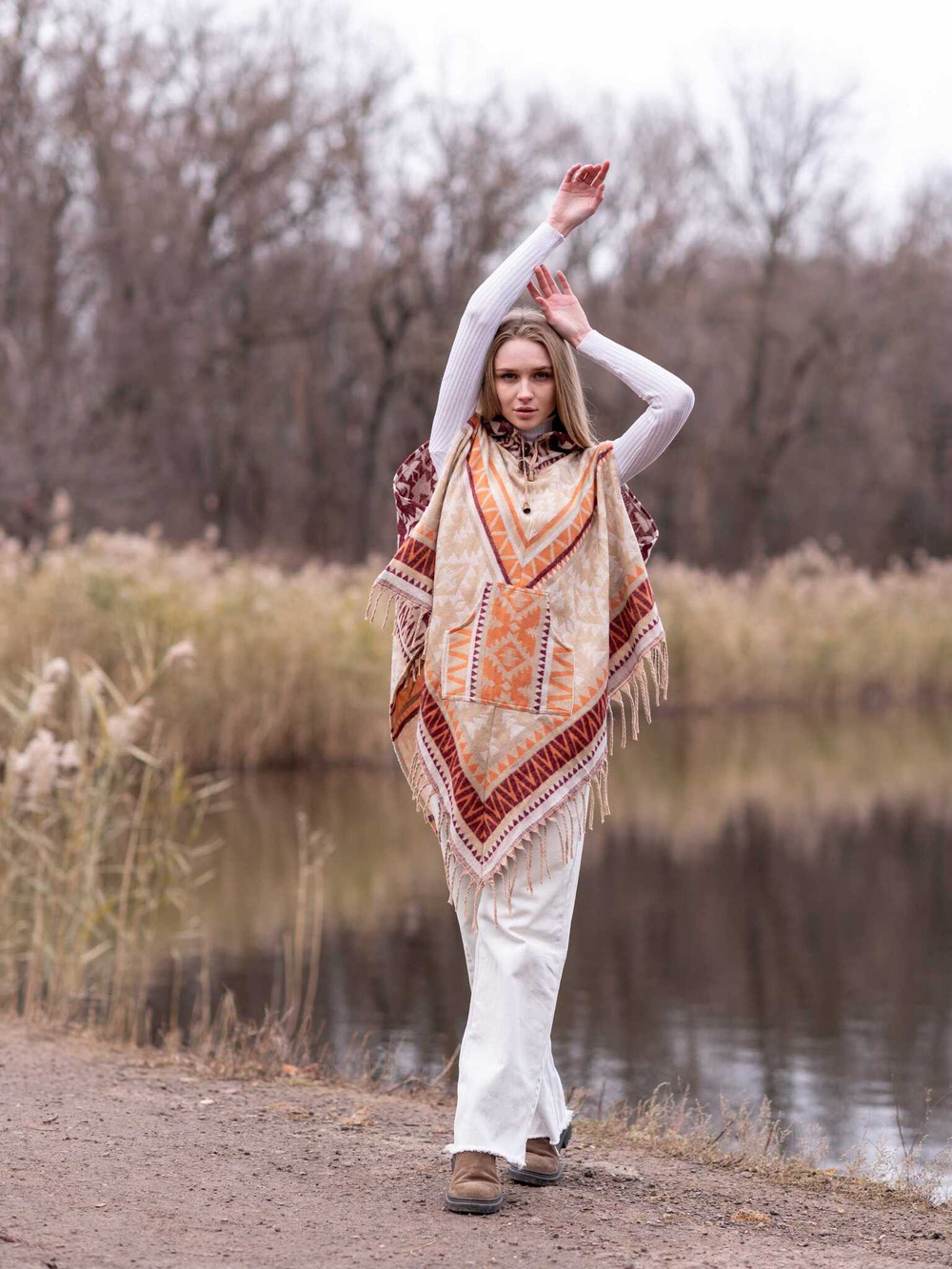 Пончо женское шерстяное с орнаментом