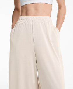 OYSHO Широкие свободные укороченные брюки из мягкого модала, светло-бежевый