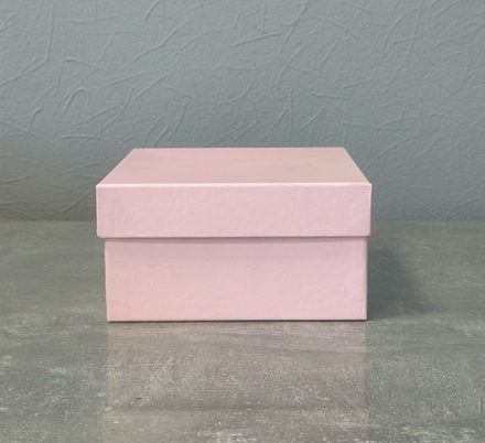 Квадратная коробка 16,5х9см .Цвет;Нежно розовый.  Распродажа из наличия .