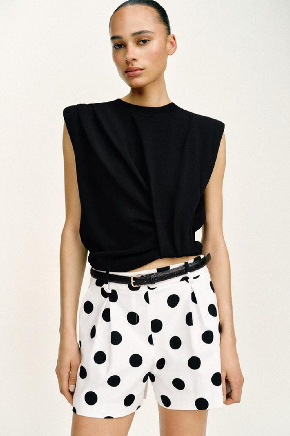 ZARA ШОРТЫ-БЕРМУДЫ С ВЫСОКОЙ ПОСАДКОЙ И РЕМНЕМ, БЕЛЫЙ/ЧЕРНЫЙ