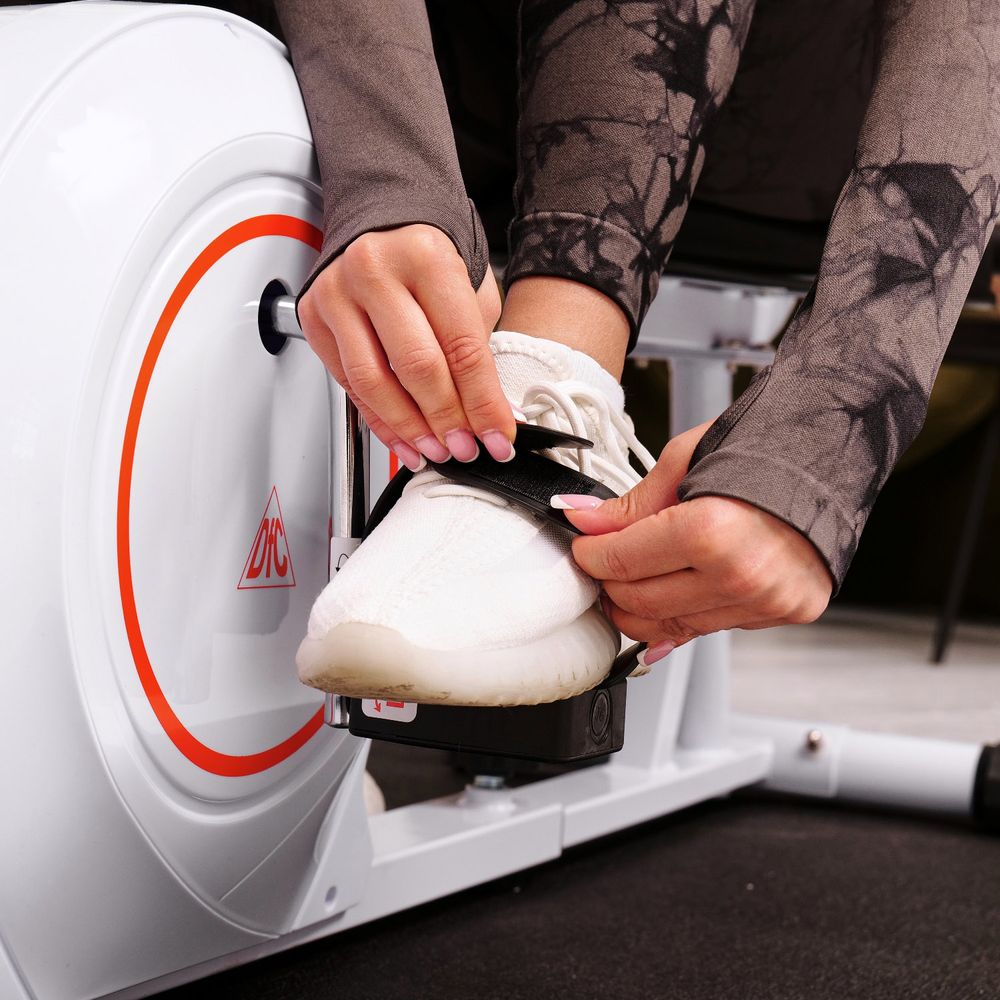 Велотренажер DFC B504RWO магнитный (белый корпус, оранжевая полоса)