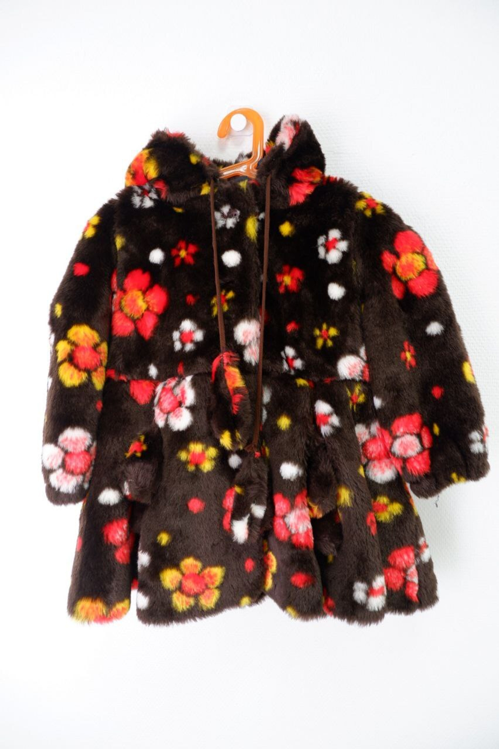 Шубка оригинальная на 7-8 лет