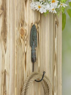 Iron Garden Крючок настенный Совок