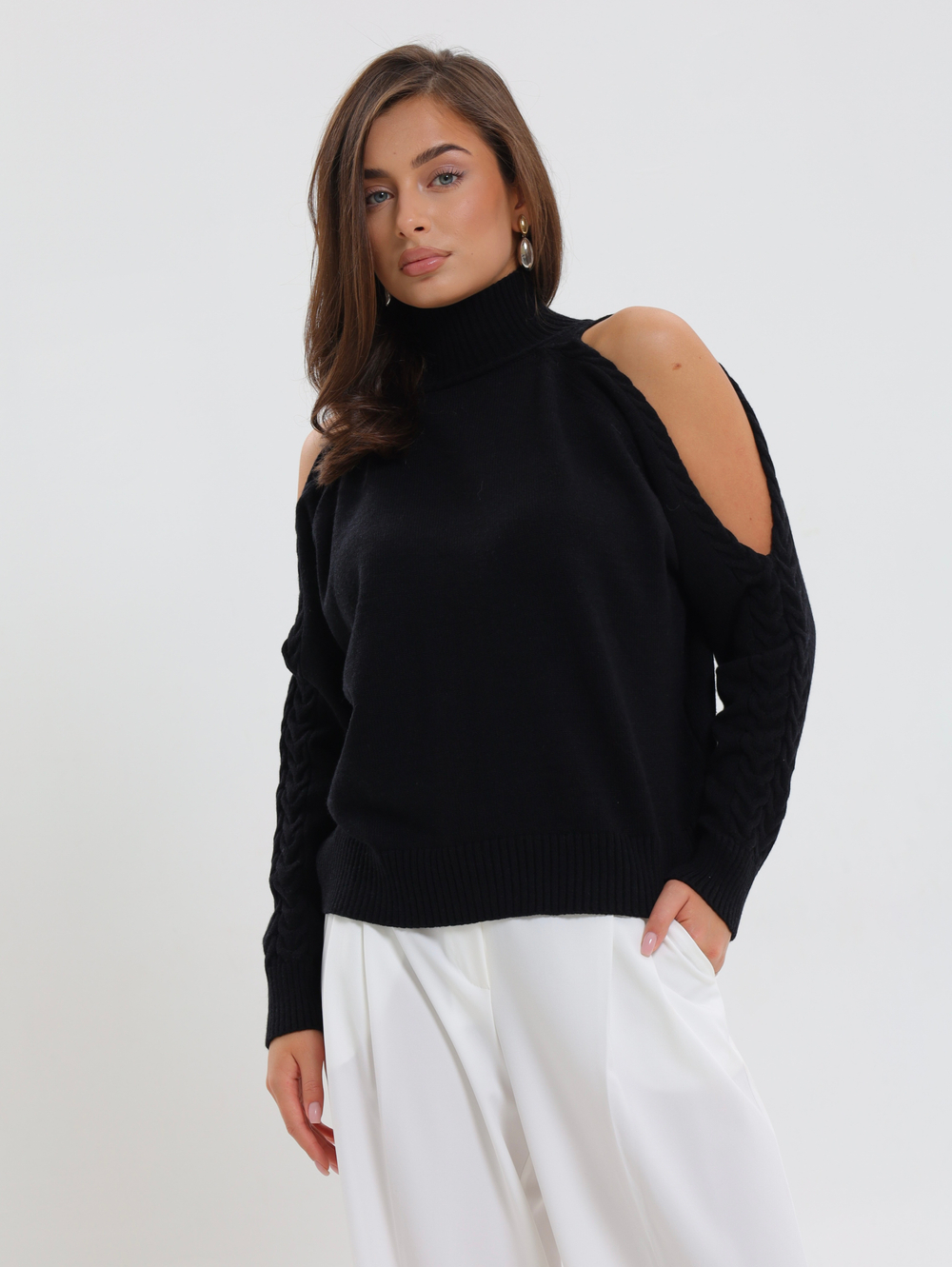 Джемпер с открытыми плечами