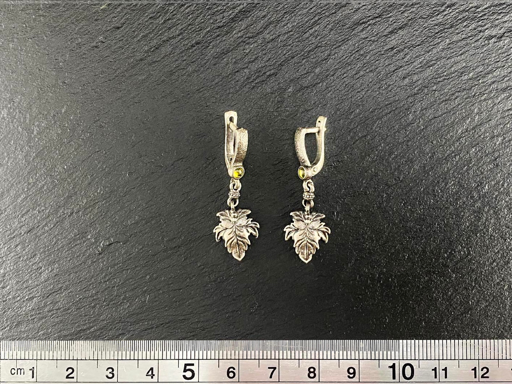 Серьги "Листики с камнем"