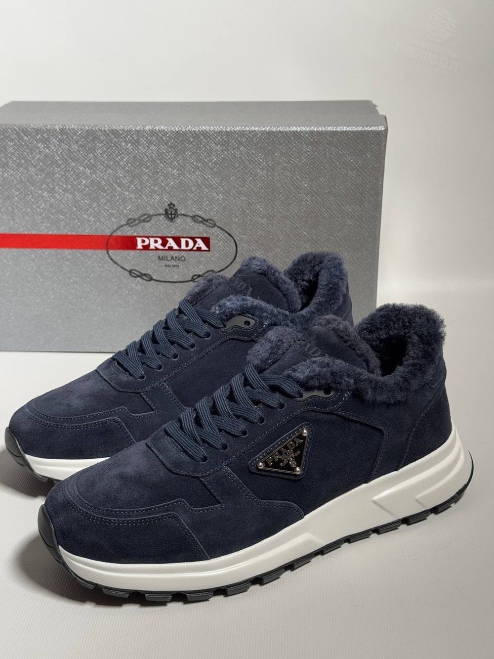 Кроссовки Prada
