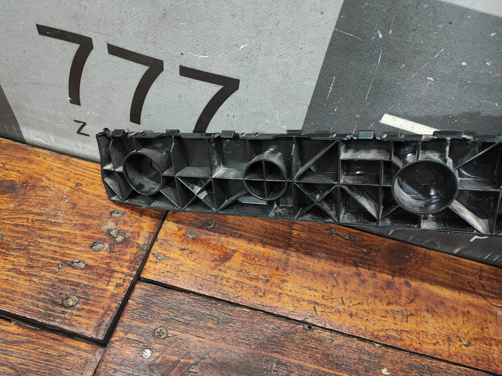 Кронштейн бампера задний левый GAC GS8 2 21-нв Б/У Оригинал 7106011DRS0000