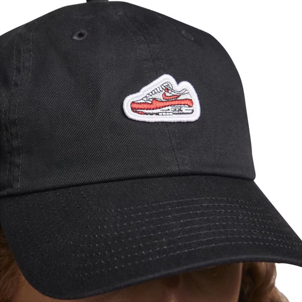 FN4402-010 Кепка NIKE U Nike CLUB CAP U CB ARMX PTCH
