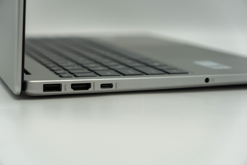 Ноутбук HP 15-fd0888TU Laptop 15 ( i7-1260P )