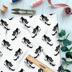 Ткань мембрана чёрно-белые спортивные кроссовки