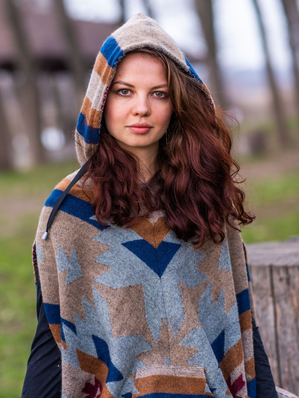 Пончо женское шерстяное с орнаментом