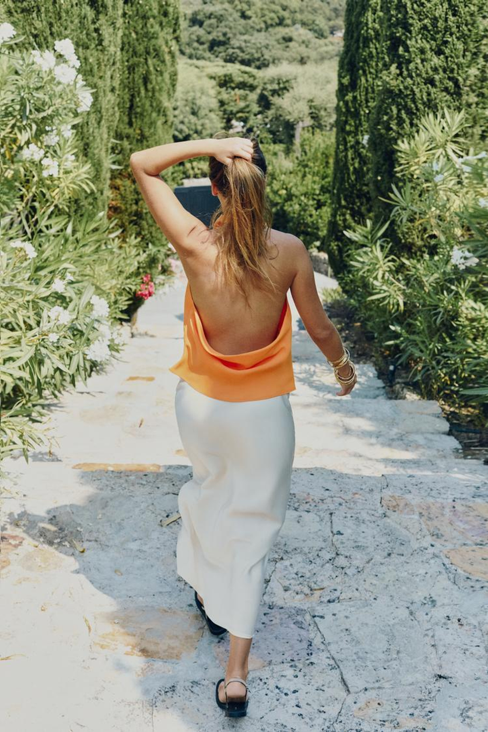 ZARA АТЛАСНЫЙ ТОП С ГОРЛОВИНОЙ ХАЛТЕР, ОРАНЖЕВЫЙ