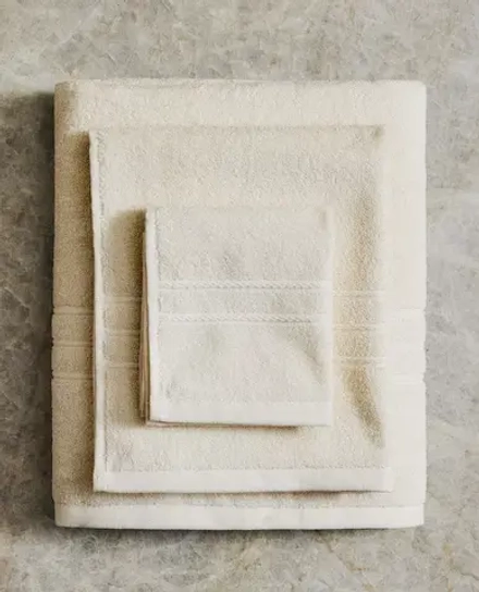 ZARA HOME БАННОЕ ПОЛОТЕНЦЕ С КАЙМОЙ, ЦВЕТ СЛОНОВОЙ КОСТИ