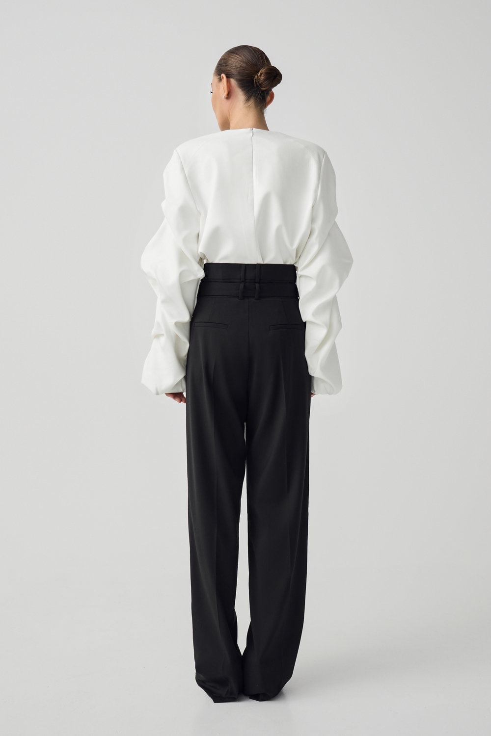 Свитшот с буфами из костюмной ткани