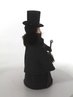 Кукла сувенирная фарфоровая Молодой господин в цилиндре