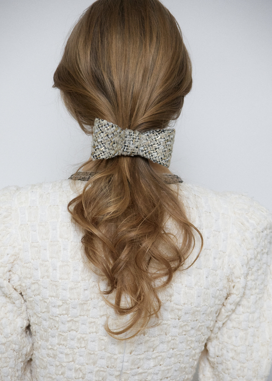 Бант-бабочка из золотого твида