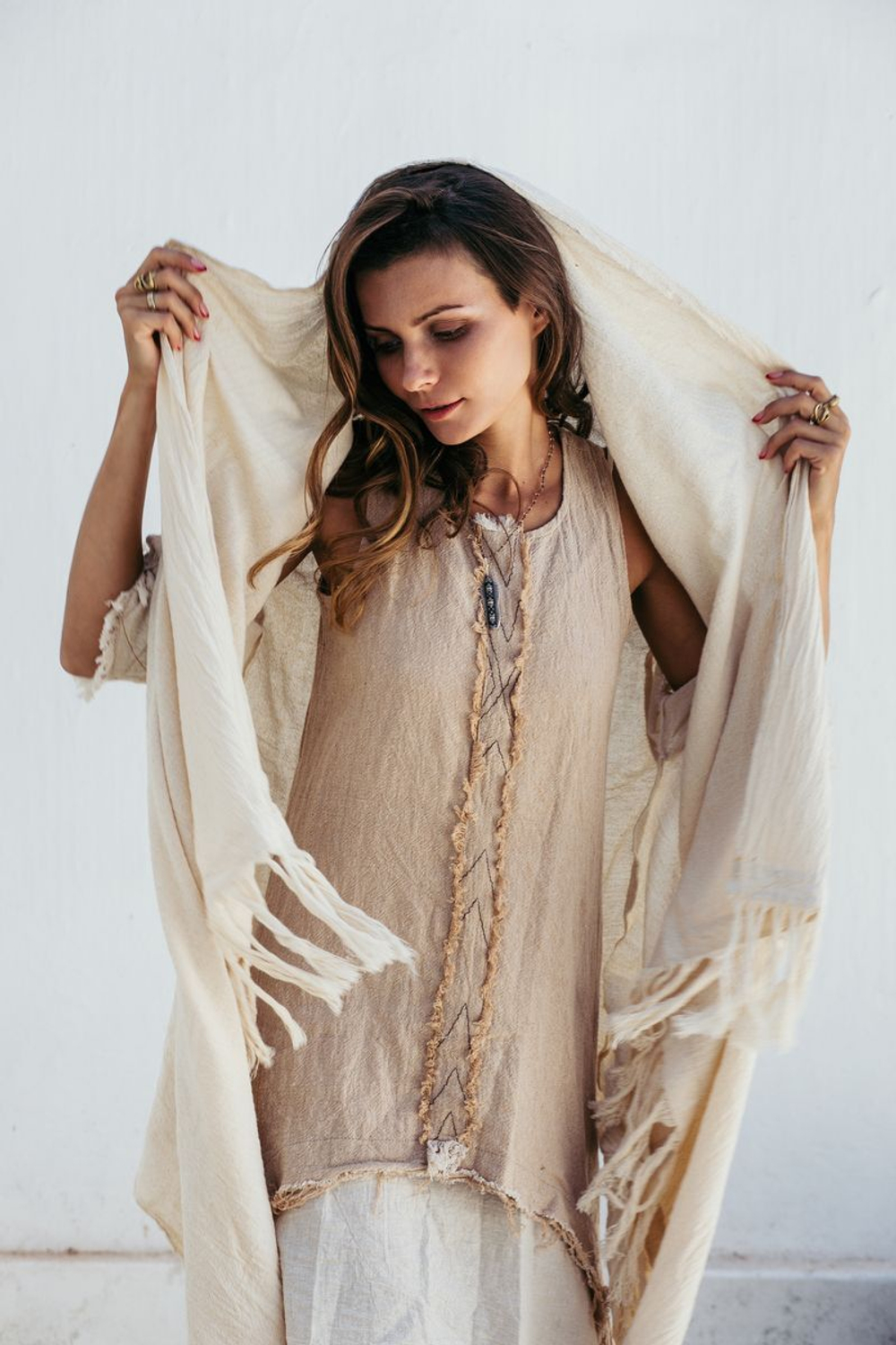 Накидка с бахромой Chintamani короткая (молоко)