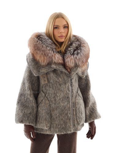 Шоколадный пуховик из шерсти с капюшоном и мехом лисы