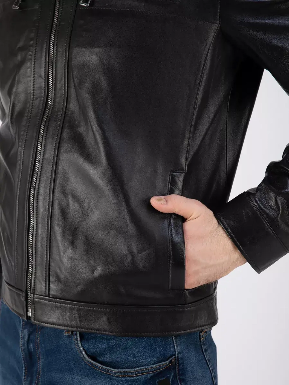 Кожаная куртка демисезонная на молнии