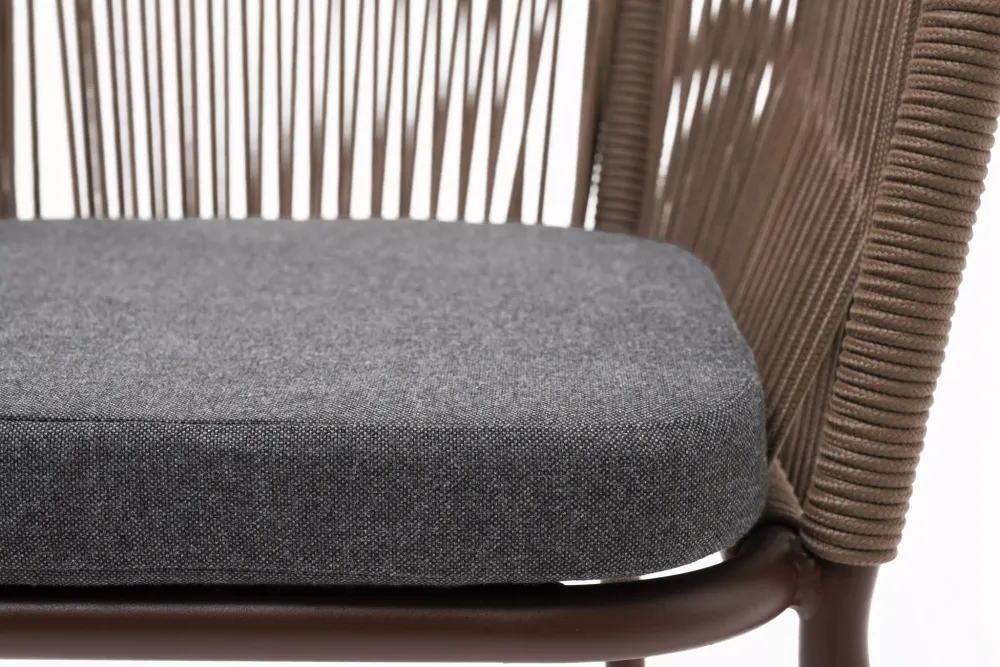 "Марсель" стул плетеный из роупа, каркас алюминий коричневый (RAL8016) муар, роуп коричневый круглый, ткань темно-серая 027
