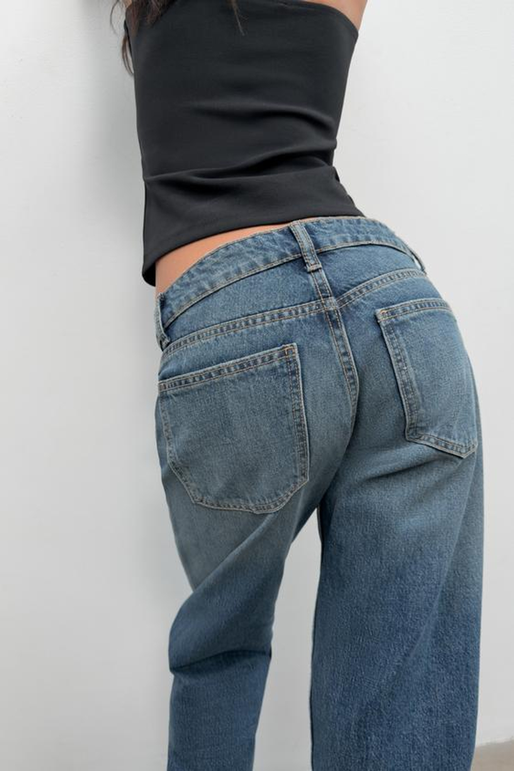 Джинсы TRF с низкой талией, короткими и широкими брючинами - ZARA