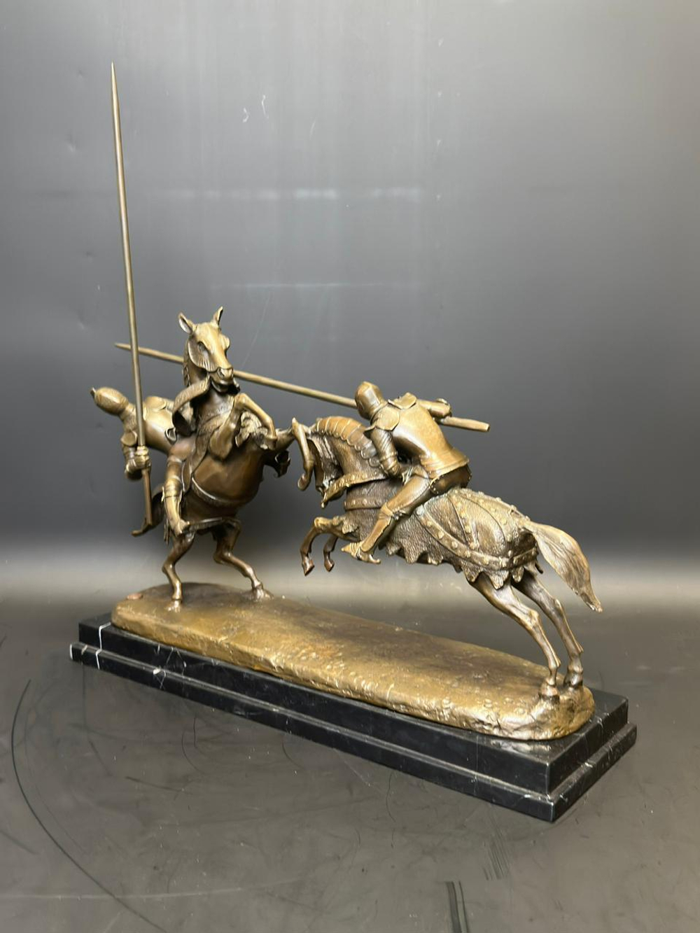 Скульптурная композиция «Бой герцога Кларенса и рыцаря Фонтена»