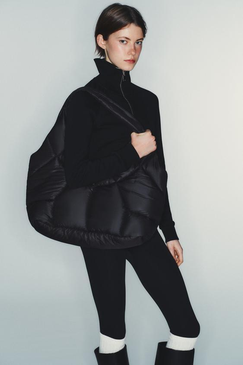 ZARA ШОПЕР С ЭФФЕКТОМ СТЕГАНОГО МАТЕРИАЛА, ЧЕРНЫЙ