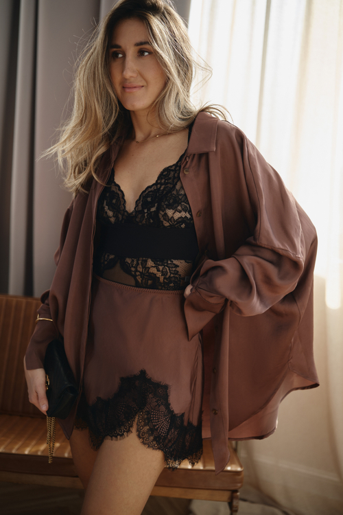 Юбка мини с разрезом и кружевом brwn