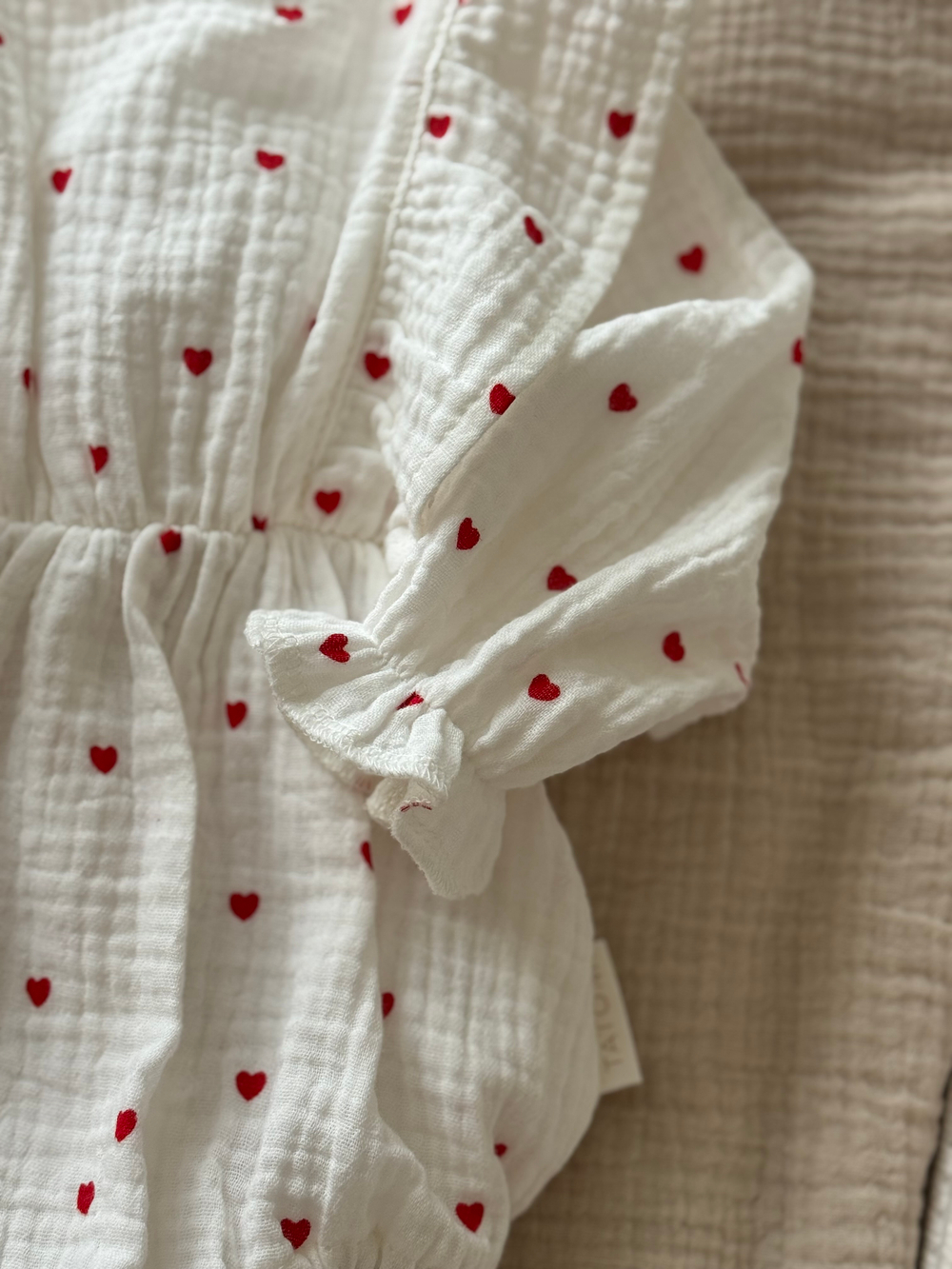 Боди с рюшами, Красные сердечки