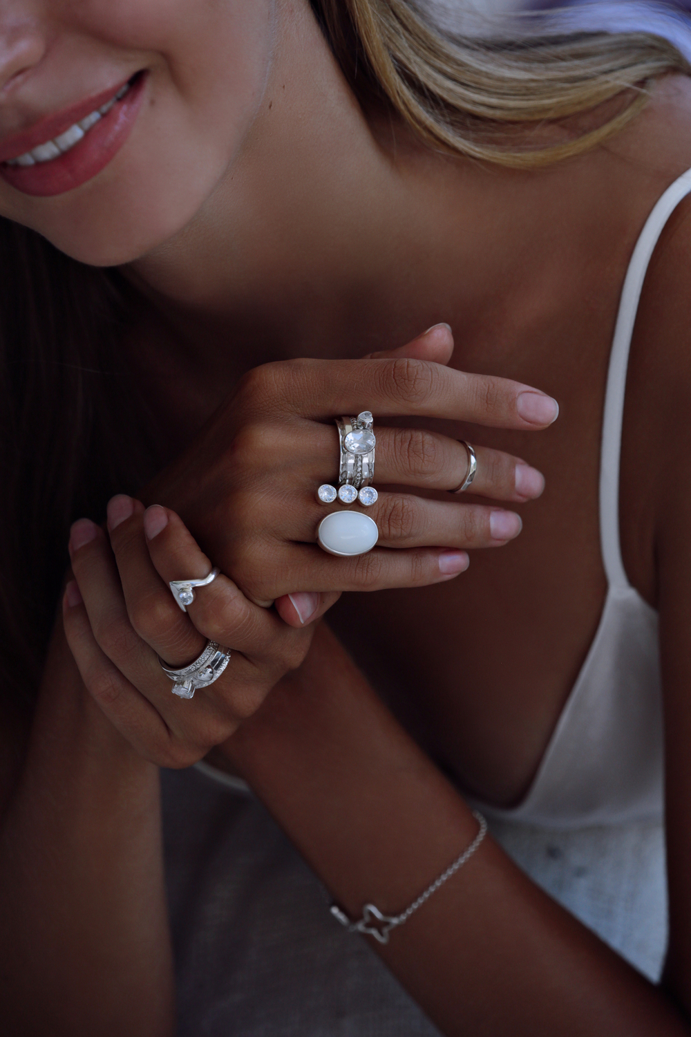 Кольцо «Мозаик» с овальным белым топазом и сердечком белый циркон